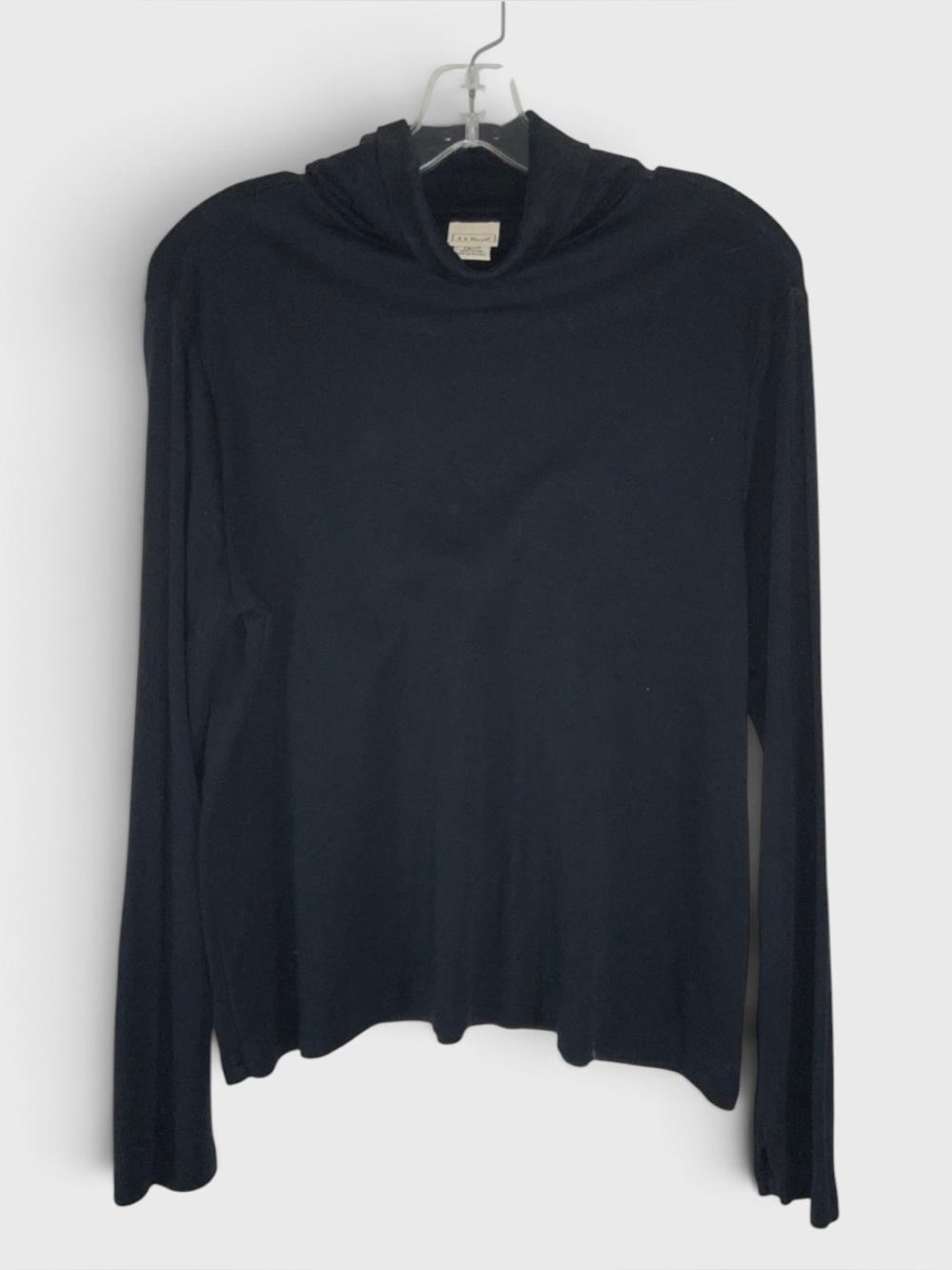 926 10/$50🏄🏻♀️ L.L. Bean Black Turtleneck Long-Sleeve Shirt